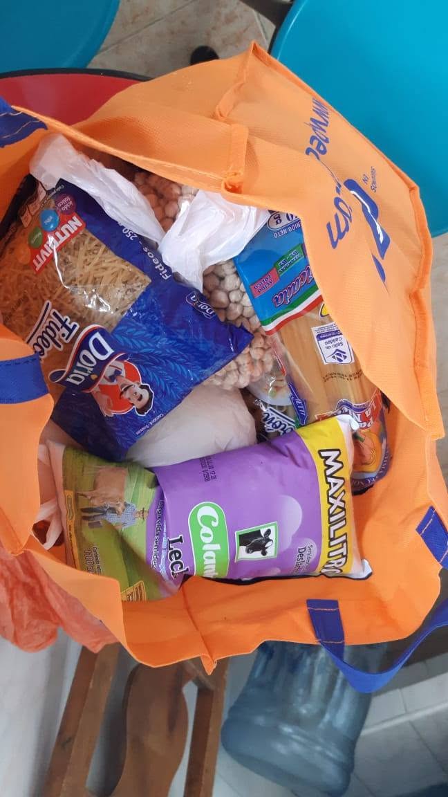 Mercado con alimentos